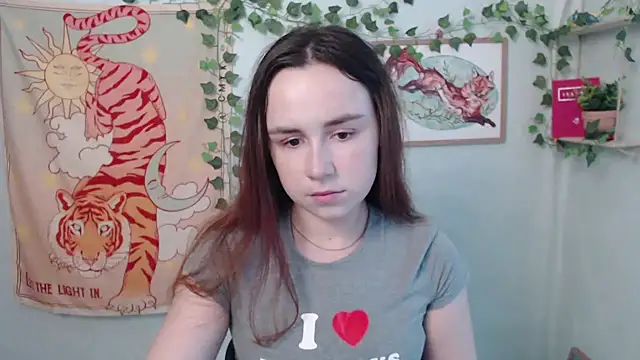 VeryVeryVeryShy  online show from July 21, 5:52 am
