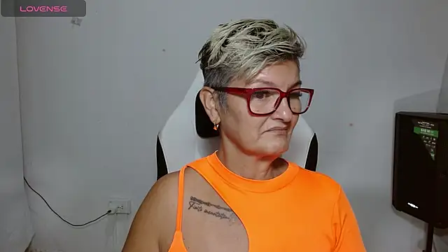 bety-cum2 online show from June 14, 1:22 pm