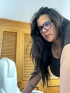 SWEETLILY18 online show from October 16, 11:18 pm