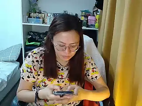 crizzybel online show from April 10, 11:11 pm