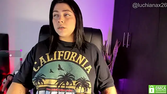 lucy26  online show from April 10, 2:39 am