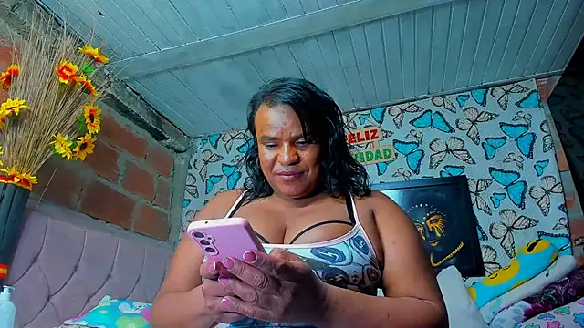 lafugosaluciana online show from February 7, 4:16 am