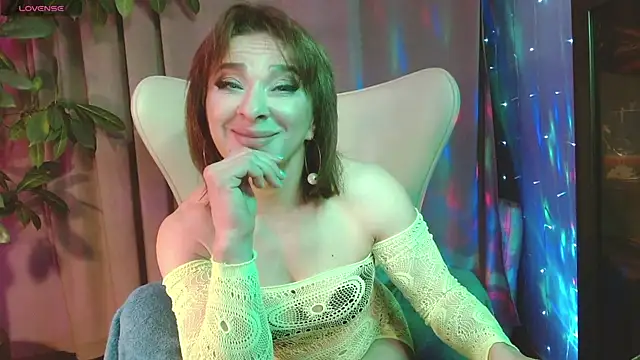 julia renard online show from October 5, 8:03 pm