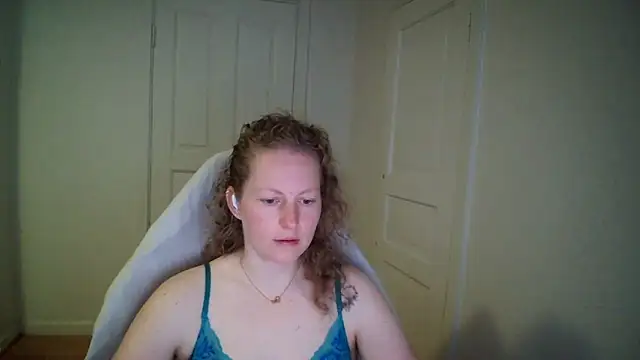 Girlnina-1995 online show from April 22, 6:32 am