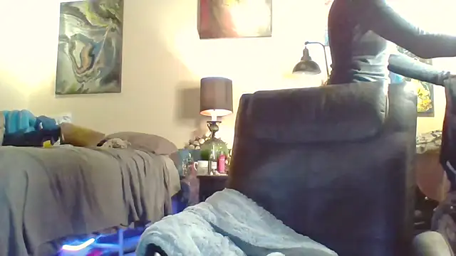 eatmeplease44 online show from October 28, 11:38 am