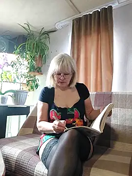 IrmaRose online show from October 2, 5:01 am