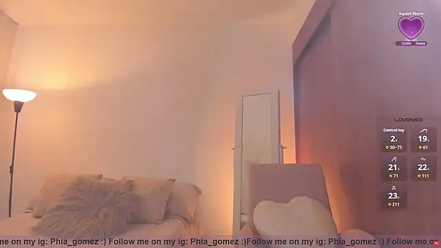 whitneyhot online show from April 8, 11:56 am