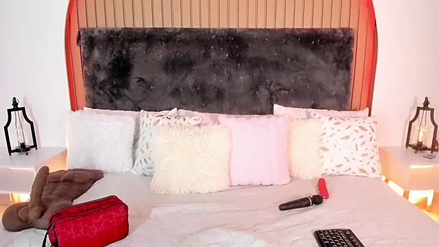 Karlagonzales  online show from May 9, 7:49 pm