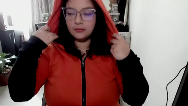 aika-dreams online show from March 27, 1:45 pm