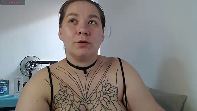 Snapshot of Enotika chatting on October 11, 7:38 pm Enotika online show from October 11, 7:38 pm