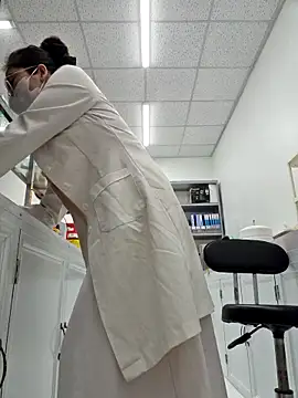 HinaLovely online show from March 24, 3:45 am