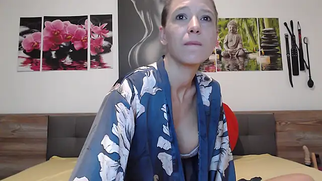 Snapshot of Naschkatze01 chatting on October 20, 6:16 am Naschkatze01 online show from October 20, 6:16 am
