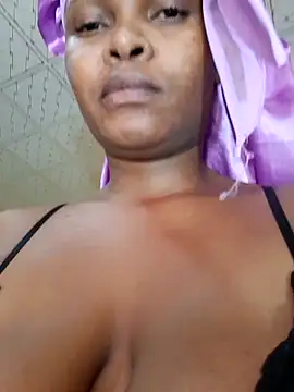 Snapshot of SweetAppleCandyxx chatting on September 27, 7:37 am SweetAppleCandyxx online show from September 27, 7:37 am