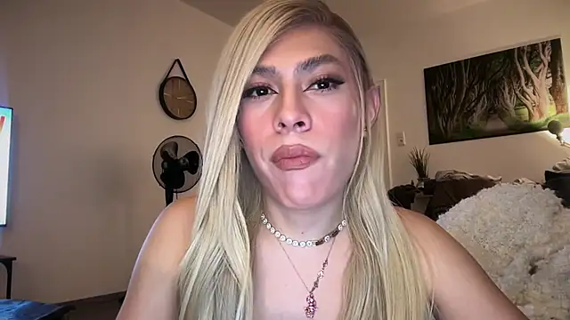 saray doll online show from February 20, 7:37 pm