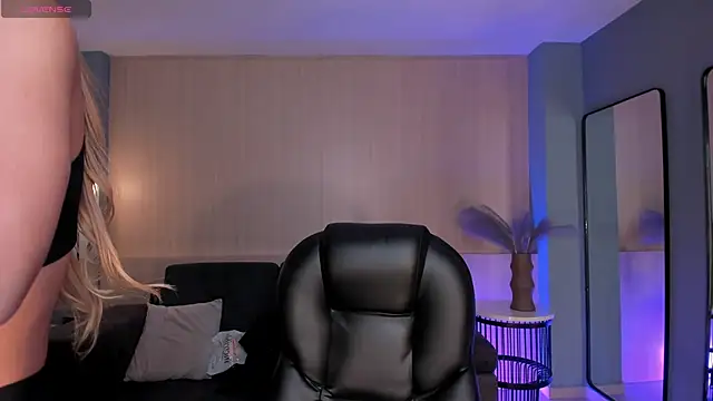 LexieWayne online show from September 11, 8:20 pm