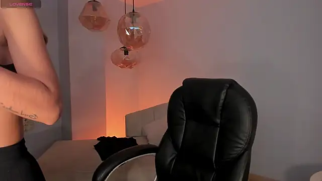 LexieWayne online show from January 8, 8:24 pm