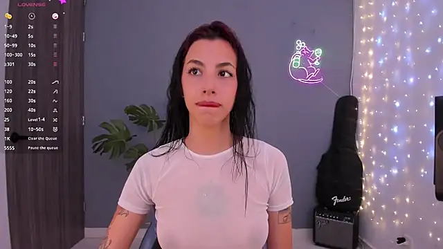 Snapshot of labrika_ chatting on September 24, 3:44 pm labrika  online show from September 24, 3:44 pm