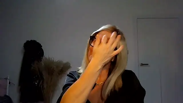 AdeleMILF online show from October 23, 6:25 pm