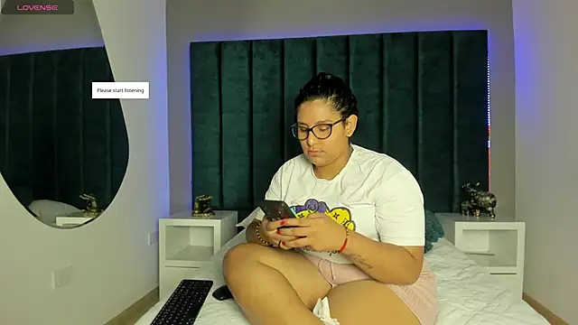 DanielleEvans  online show from January 16, 11:28 am