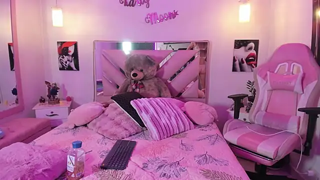 Karly moon online show from May 15, 11:18 pm
