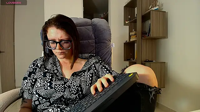 Arya starrk online show from November 8, 3:06 pm