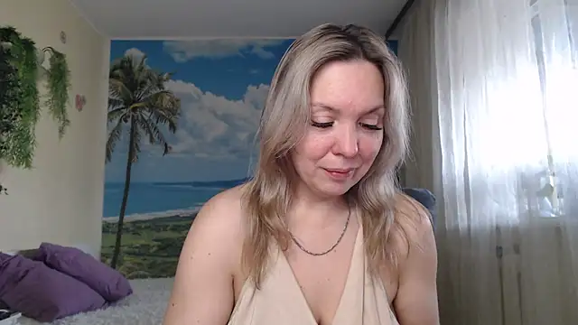 Snapshot of soaring_love chatting on October 15, 5:21 am soaring love online show from October 15, 5:21 am