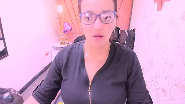 Snapshot of MarilynMiilf_ chatting on September 18, 8:07 pm MarilynMiilf online show from September 18, 8:07 pm