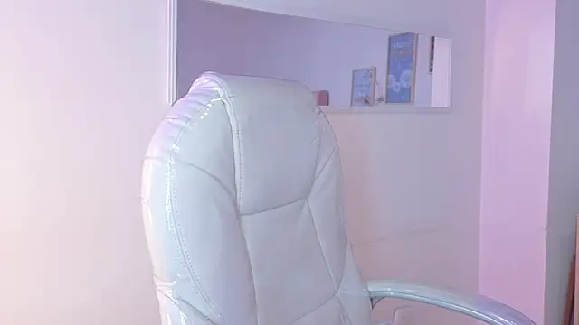 bluee hazell online show from April 4, 11:20 am