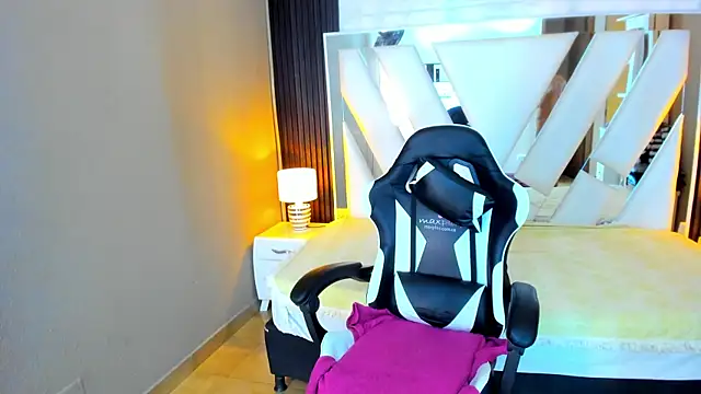 Linda4Petite online show from November 10, 6:36 pm