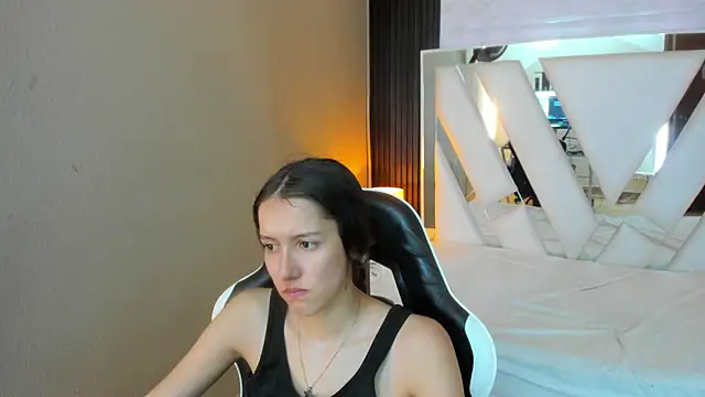 Linda4Petite online show from April 4, 6:29 pm