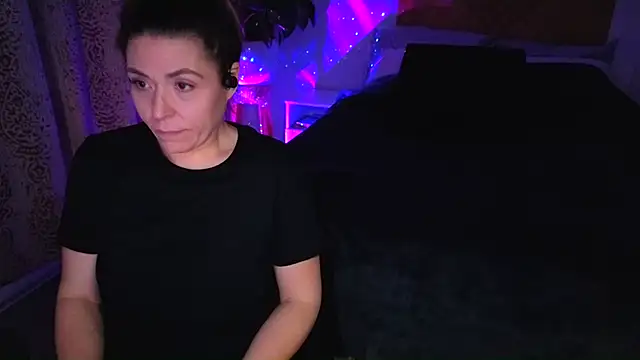 Ellie-L-Elizabeth online show from January 6, 4:05 am