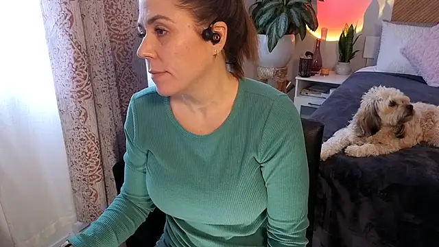 Ellie-L-Elizabeth online show from February 24, 9:13 pm