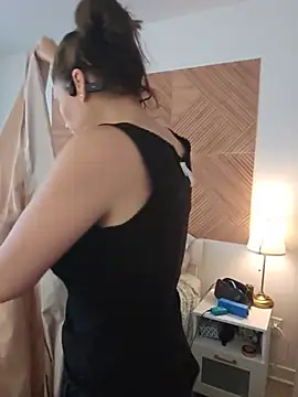 Ellie-L-Elizabeth online show from June 7, 3:08 pm