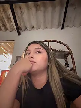 lunablossom  online show from March 29, 9:25 pm