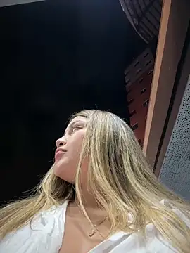 lunablossom  online show from September 28, 1:12 am