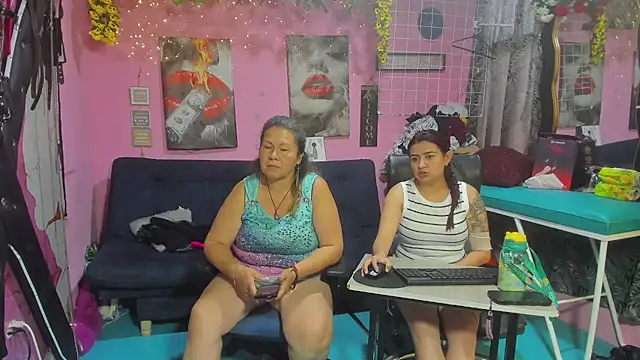 lesbiancuple online show from June 11, 12:13 pm