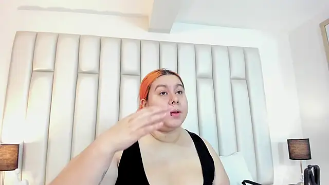 aandreaperez online show from October 7, 11:36 am