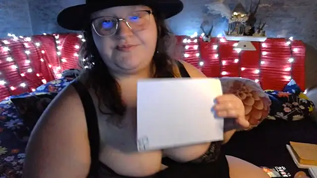 Snapshot of ThickBones chatting on October 31, 6:34 pm ThickBones online show from October 31, 6:34 pm