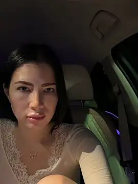 clairewntr online show from April 4, 8:18 pm