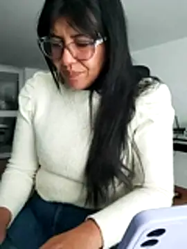 aisha latina online show from March 27, 2:51 pm