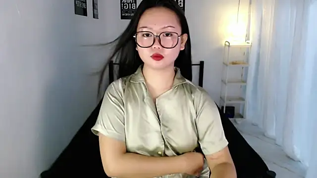 Vivorey Leighn online show from July 25, 1:40 pm