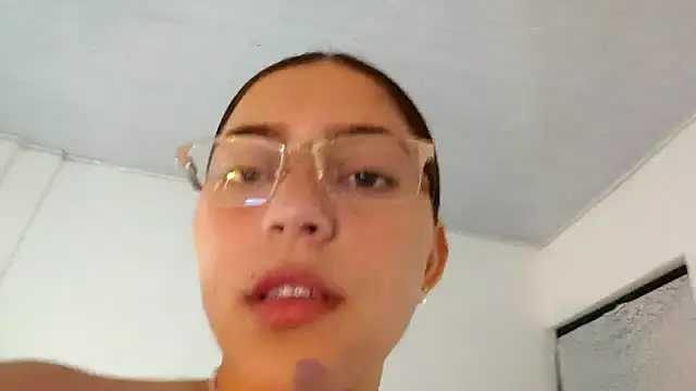 MollyG18 online show from November 8, 3:22 am