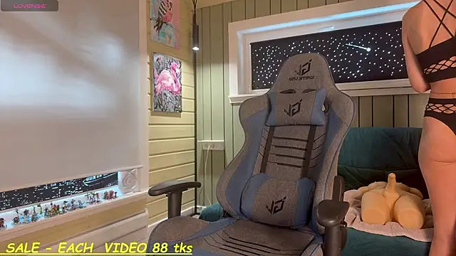 SandyChris online show from March 1, 7:41 am