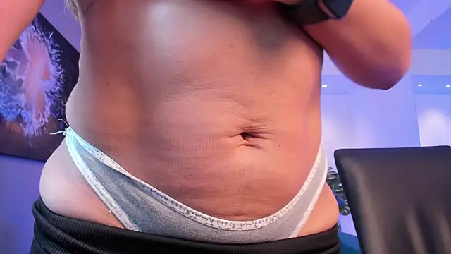 miataylorr1 online show from November 18, 11:55 am