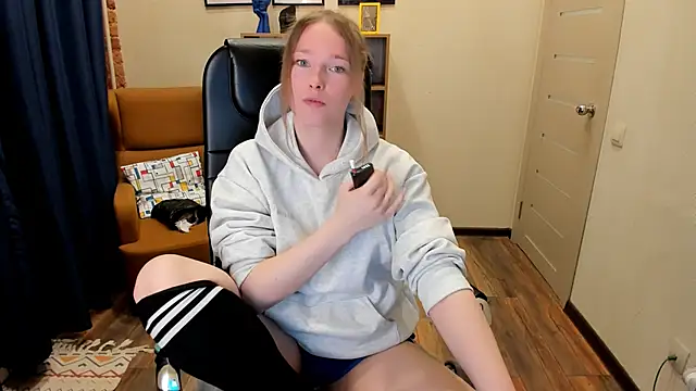  fiona Love online show from April 12, 8:22 pm