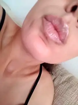 baby sweet girl  online show from June 18, 4:34 pm
