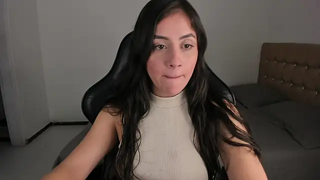 EmmaGrace1999 online show from May 15, 3:32 am