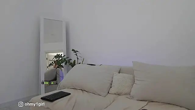 Fallinlove1 online show from January 18, 7:59 am