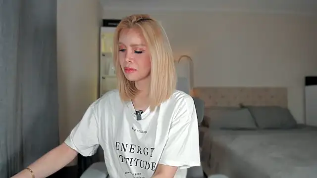 JohannaRodriguez69 online show from November 7, 1:11 am