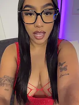 Sara mocca  online show from April 1, 8:50 pm